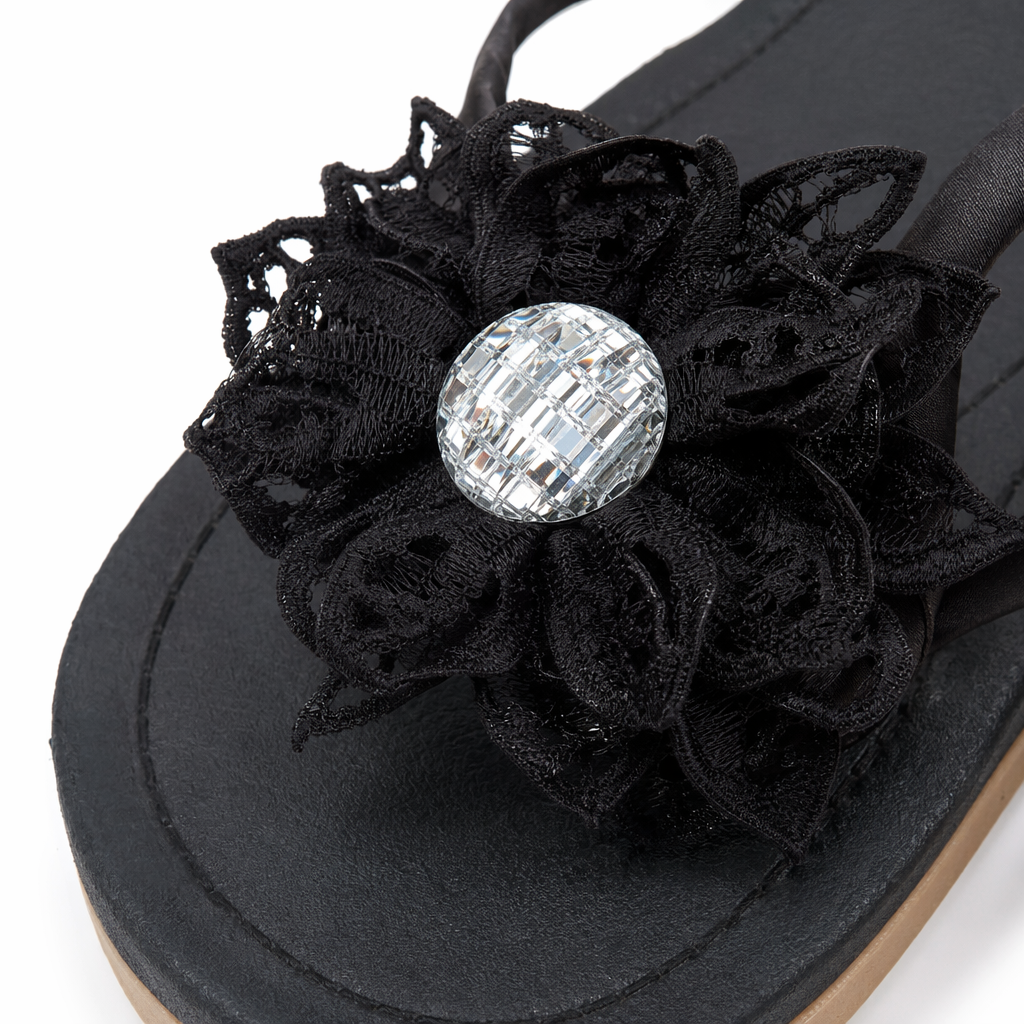 Five pairs of colorful flower-decorated flip-flops for women in summer are comfortable and anti-slip Application Scenario