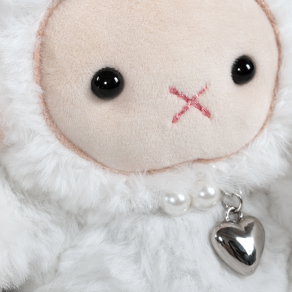 White plush sheep dolls, cute throw pillows, plush toys, fabric home decoration Application Scenario