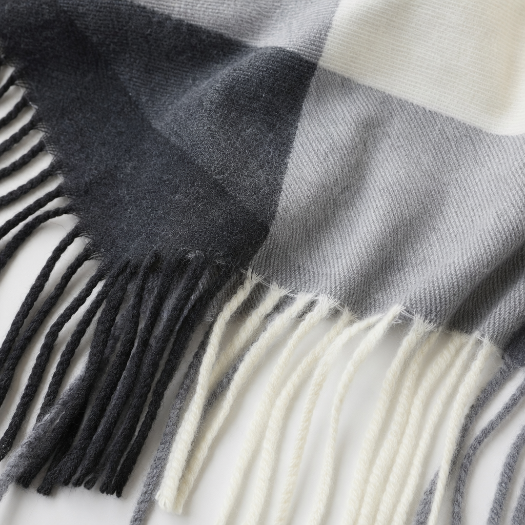 A gray and white black checkered tassel shawl, a warm, fashionable and versatile women's scarf for autumn and winter Application Scenario