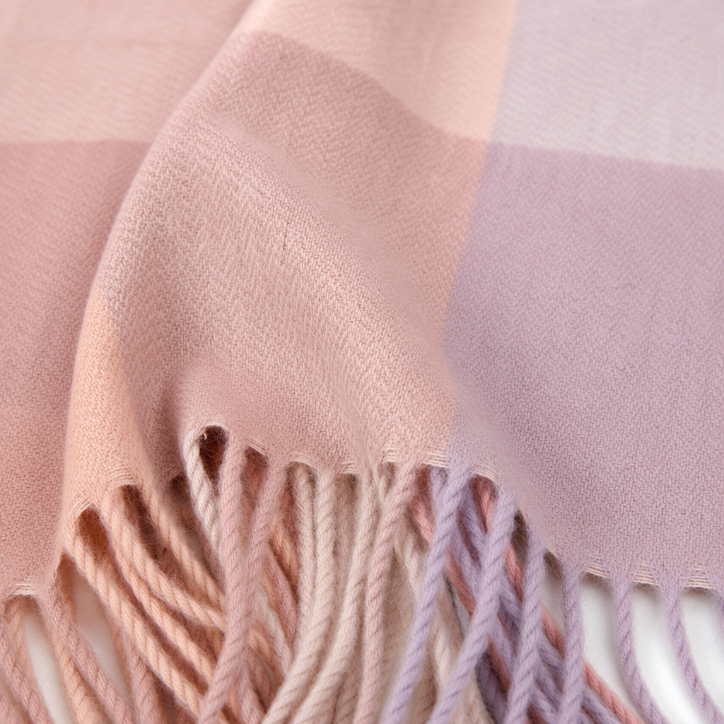 This pink and purple checkered scarf is warm for autumn and winter. It is made of thick pure cotton and is fashionable and versatile Application Scenario