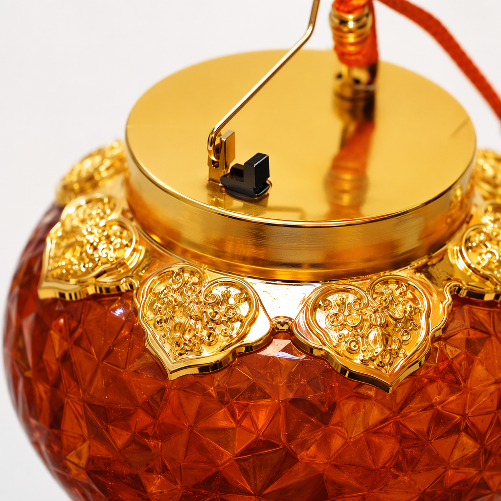 Golden decorative lanterns are suitable for indoor festive occasions and are applicable to living rooms, balconies and courtyards Application Scenario