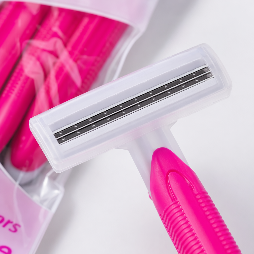 Pink ladies' shaving knife, flexible stainless steel blade, close-fitting curve design, portable travel outfit Application Scenario