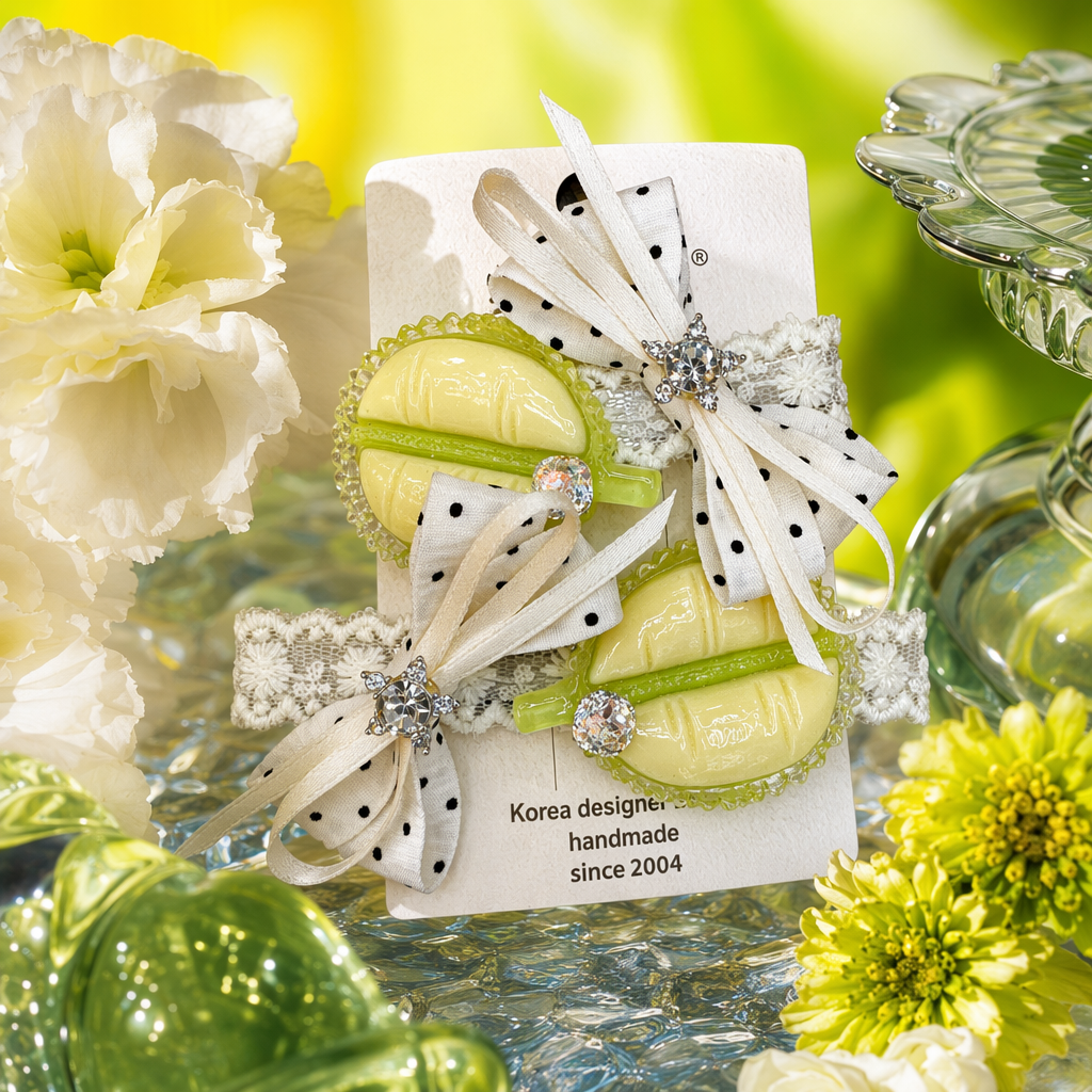 دبوس شعر أخضر من نوع ماكارون باللون الأبيض مع قوس حرير مزخرف بالبلورات Specification image