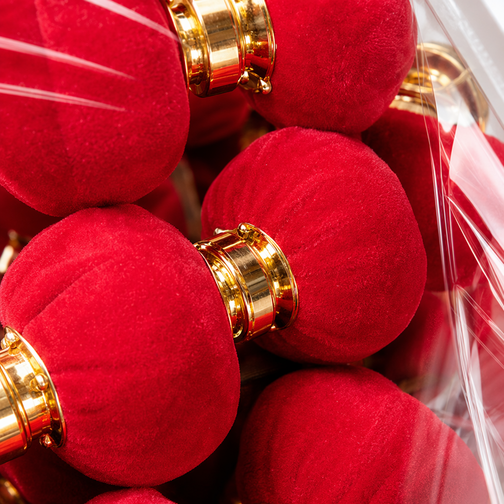 Red velvet lanterns, Chinese-style retro decorative hanging lamps, for the living room and bedroom, are festive and joyous Application Scenario
