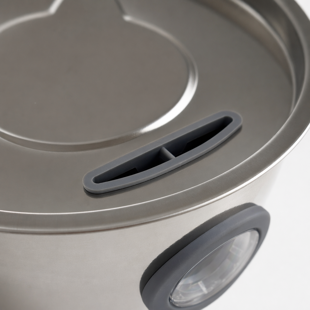 Silver stainless steel cat-shaped intelligent automatic pet water dispenser with infrared sensor Application Scenario