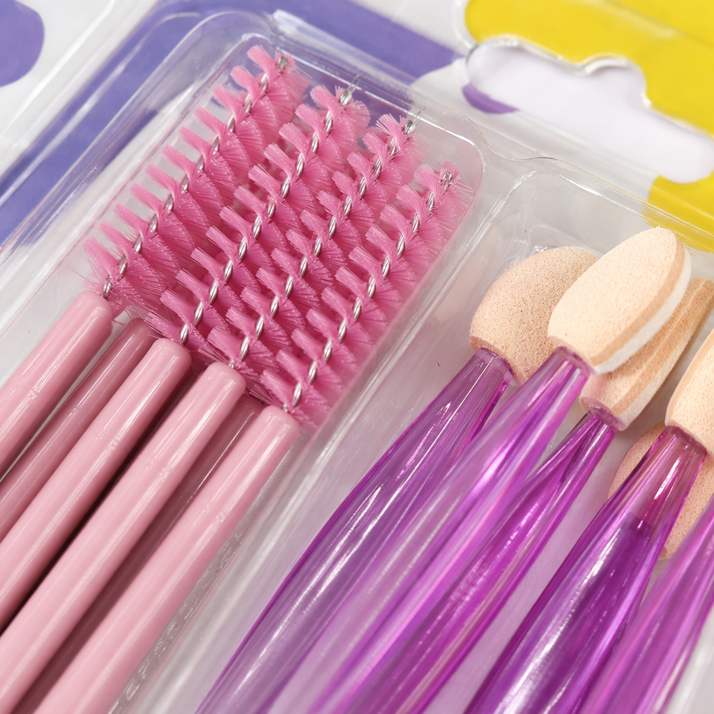 A 12-piece color makeup brush set, featuring soft, slender and professional makeup brushes Application Scenario