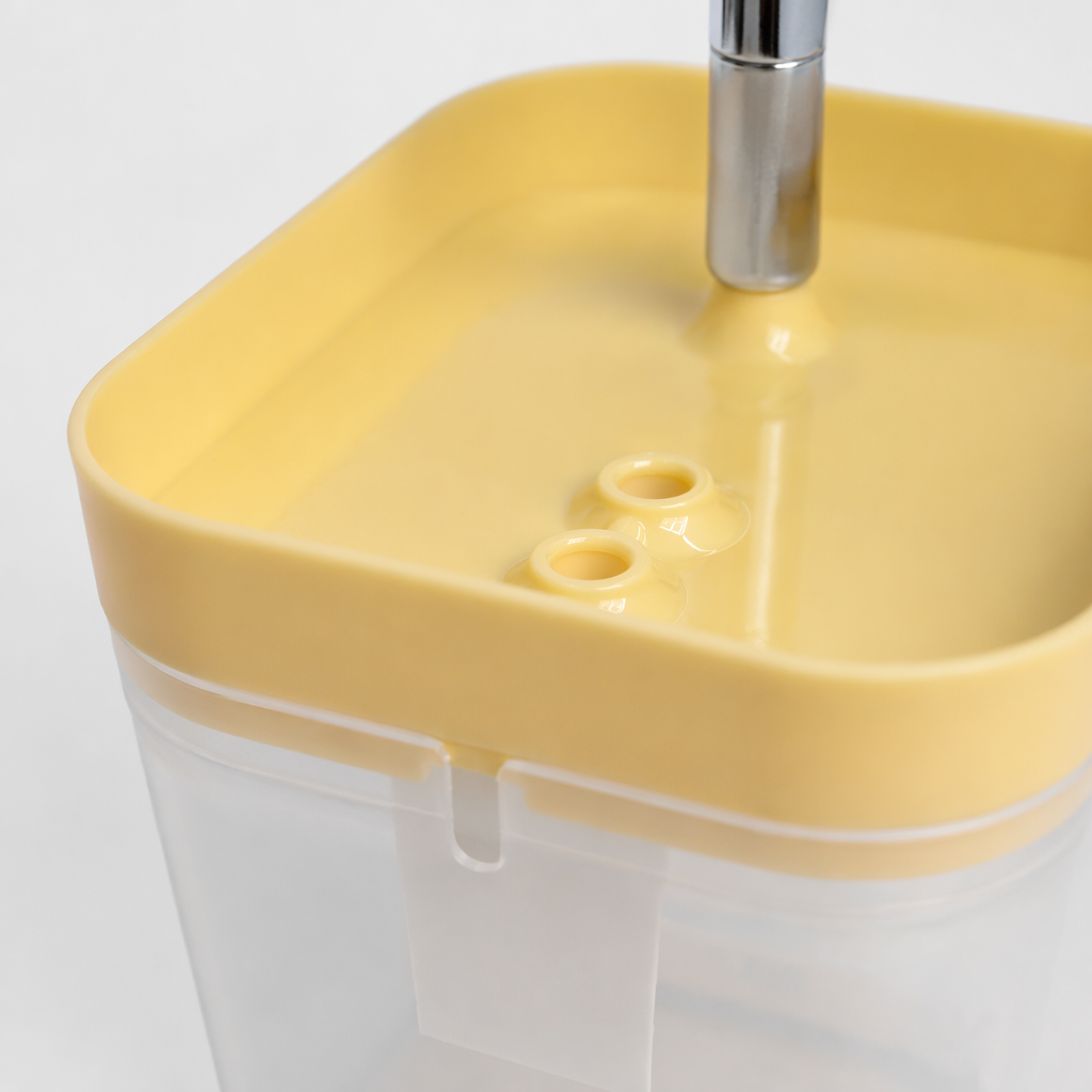 Yellow, transparent and white three-color pet water dispenser, silent circulation, automatic constant flow, suitable for both cats and dogs Application Scenario