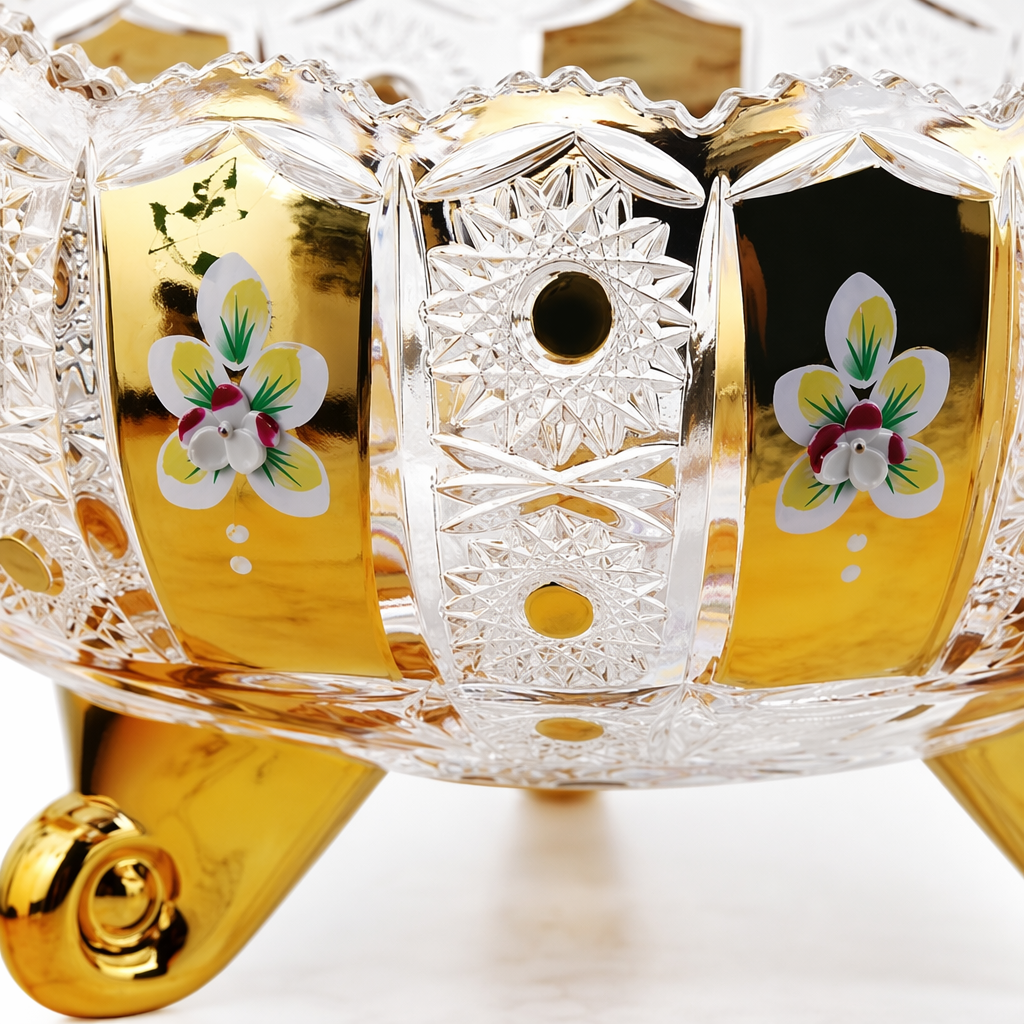 A golden base with crystal lace fruit plate, a decorative fruit plate for the living room Application Scenario