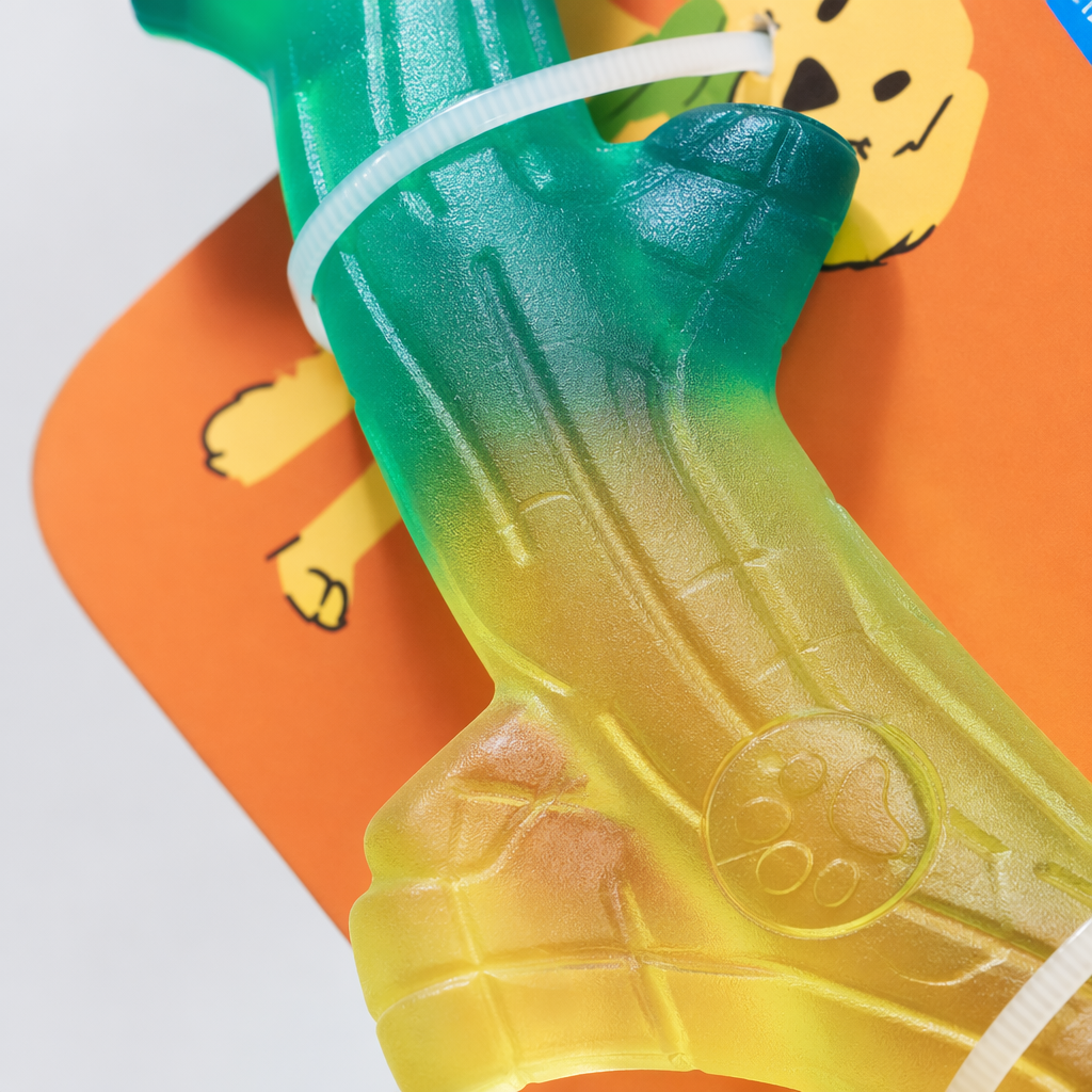 Curved branch, small jelly, gradient color, bone-shaped pet gnawing toy, durable teeth grinding, teeth cleaning, soothing and stress-relieving Application Scenario