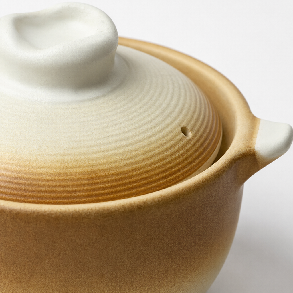 Brown and white gradient ceramic stew pot, household multi-functional clay pot, heat-resistant soup pot Application Scenario