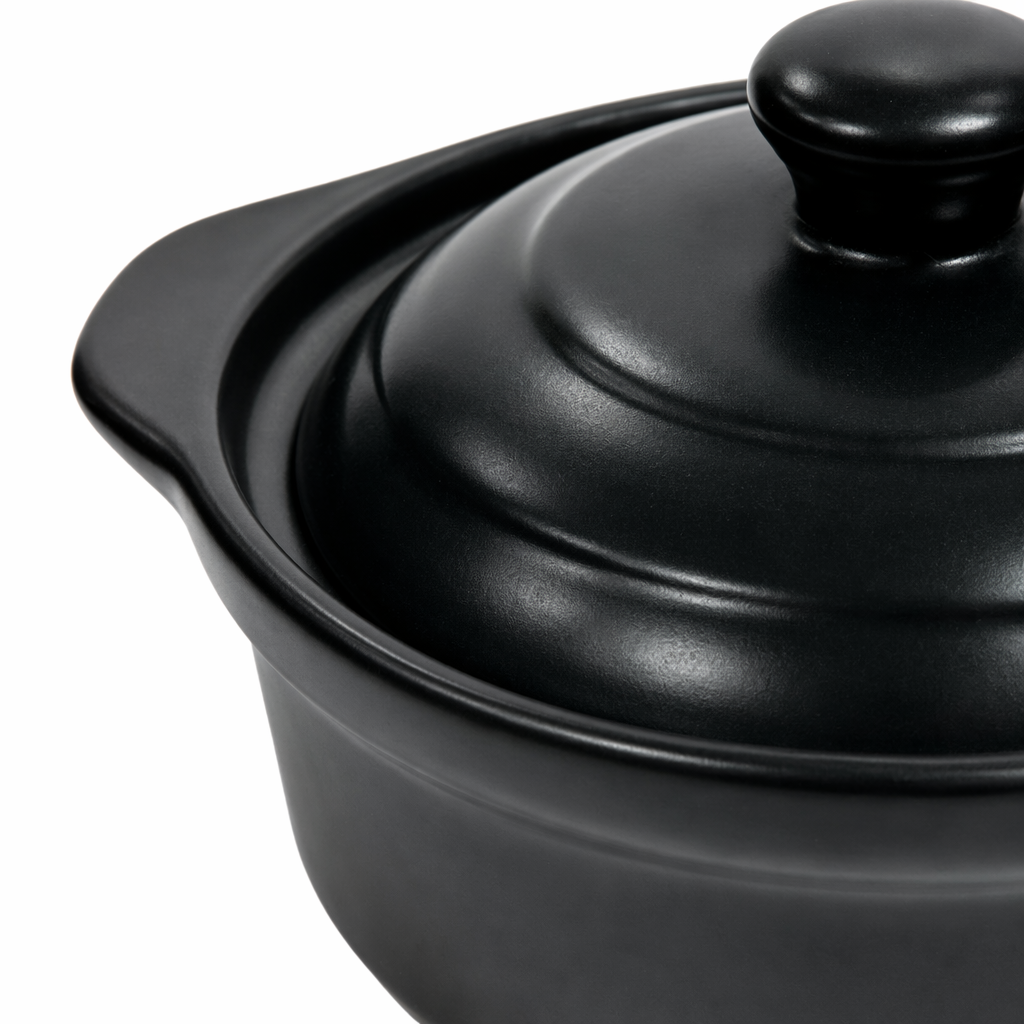 Black clay pot, household stew pot, ceramic soup pot, high-temperature resistant, uncoated stir-frying pot Application Scenario
