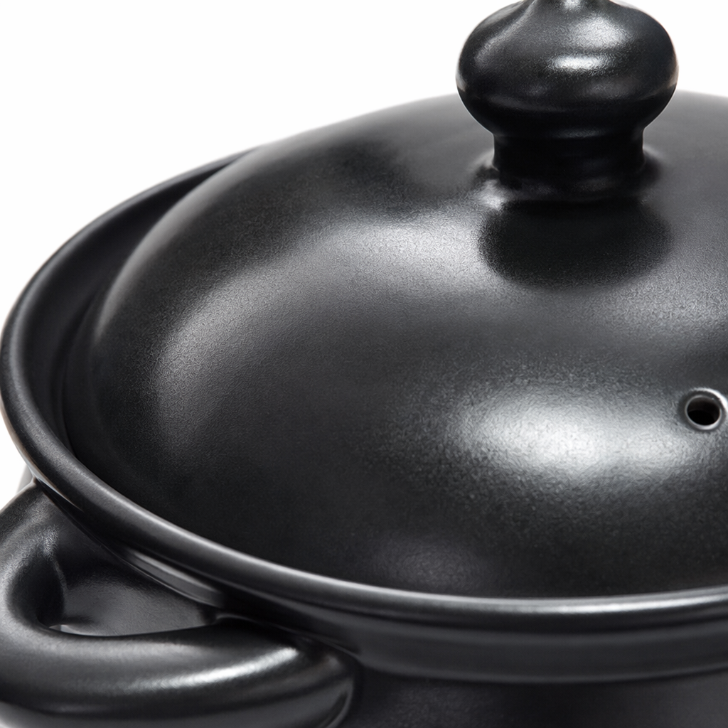 Black clay pot, household stew pot, ceramic soup pot, high-temperature resistant health pot Application Scenario