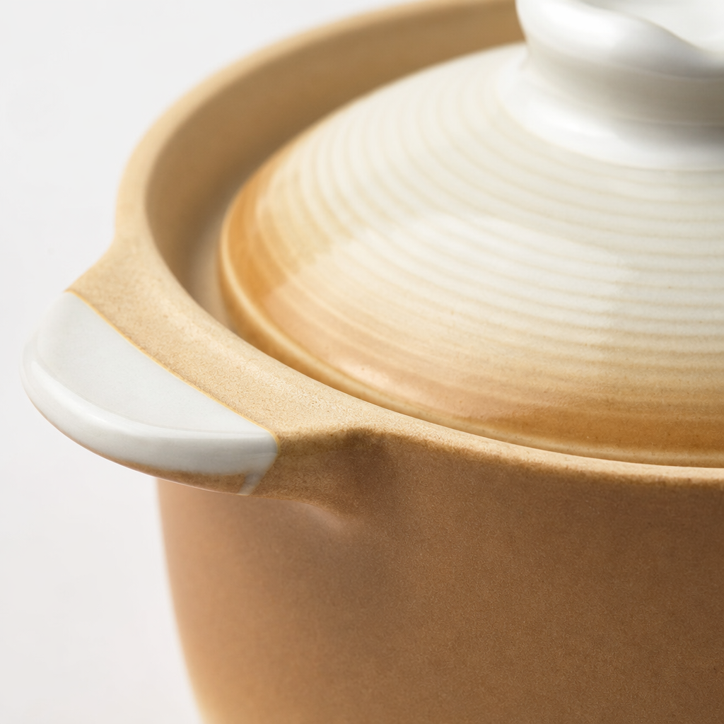 The brown gradient ceramic stew pot is a household multi-functional clay pot that can withstand high temperatures for making soup and stir-frying Application Scenario