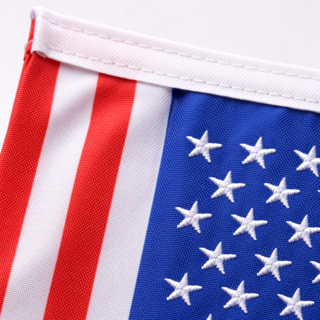 Red, white and blue flag strings are used as outdoor decorative festival flag hangers Application Scenario