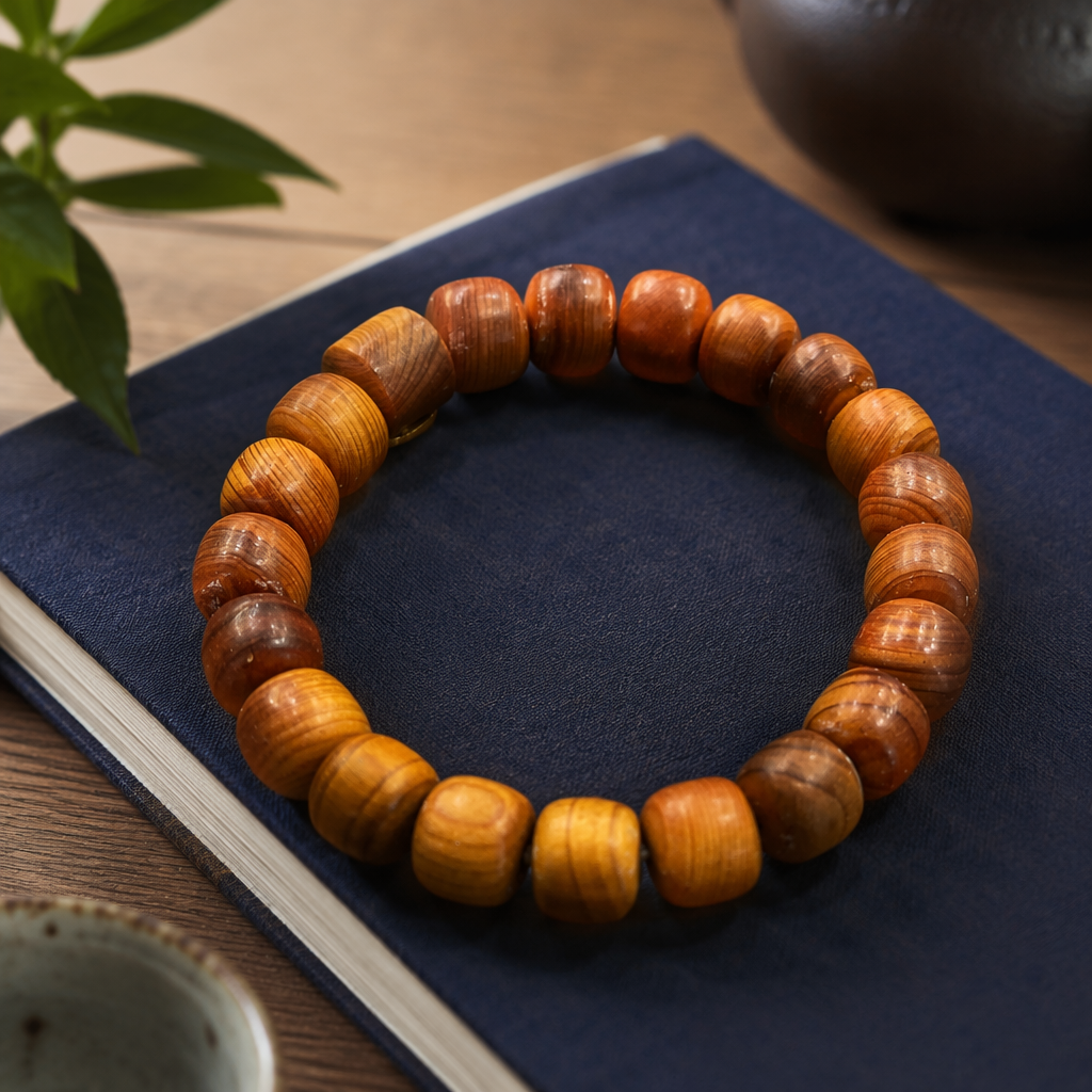The brown wooden bracelet with natural texture is suitable for both men and women, simple and versatile details Picture