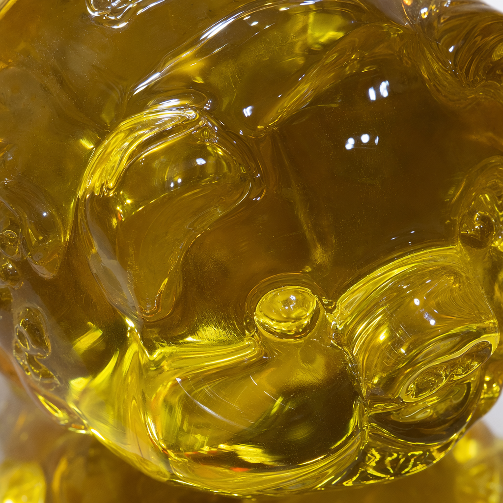 Yellow transparent pig-shaped resin ornaments are creative desktop decorations for home decoration Application Scenario