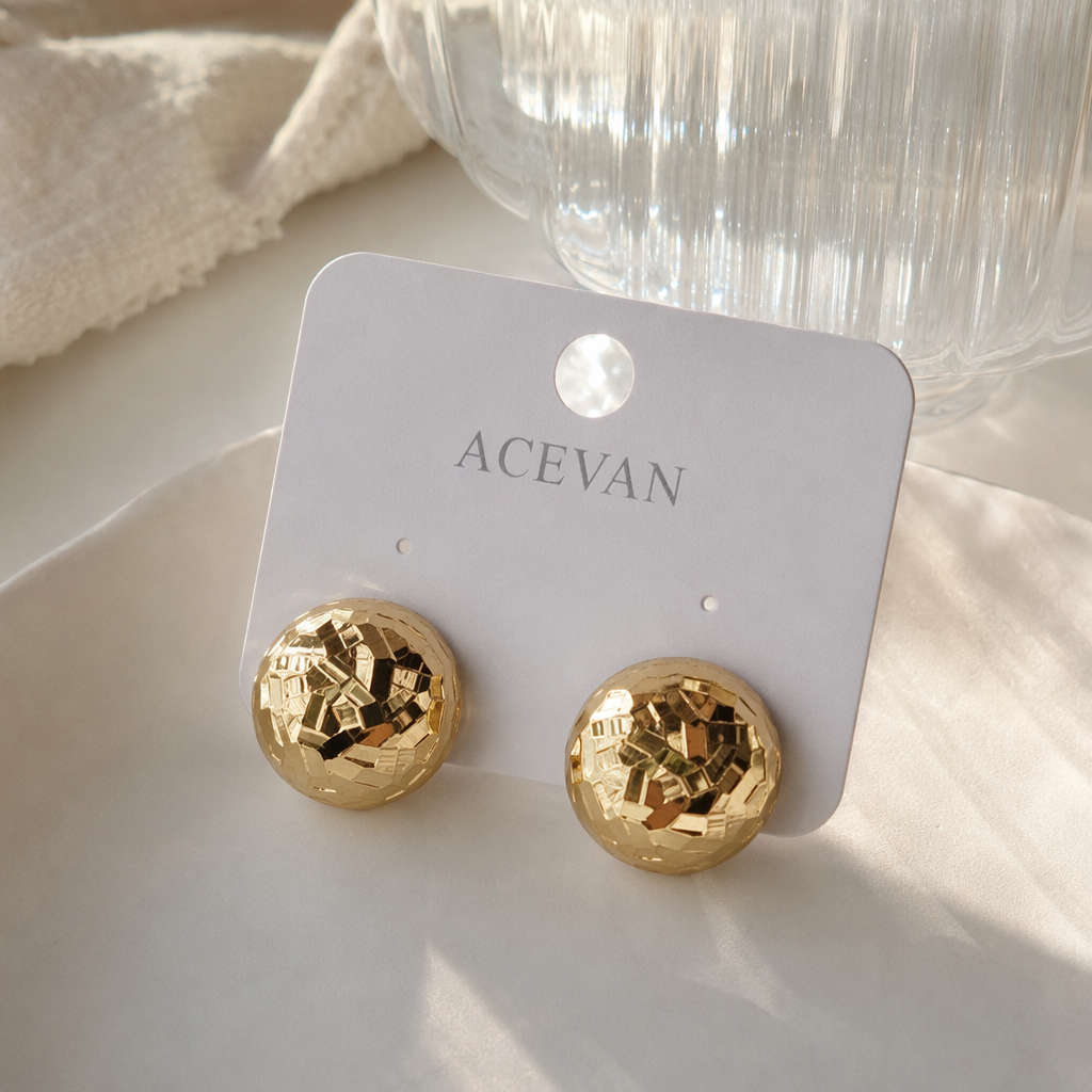 Two ACEVAN golden diamond-patterned round ear studs with sparkling polyhedral cut light pink cards details Picture