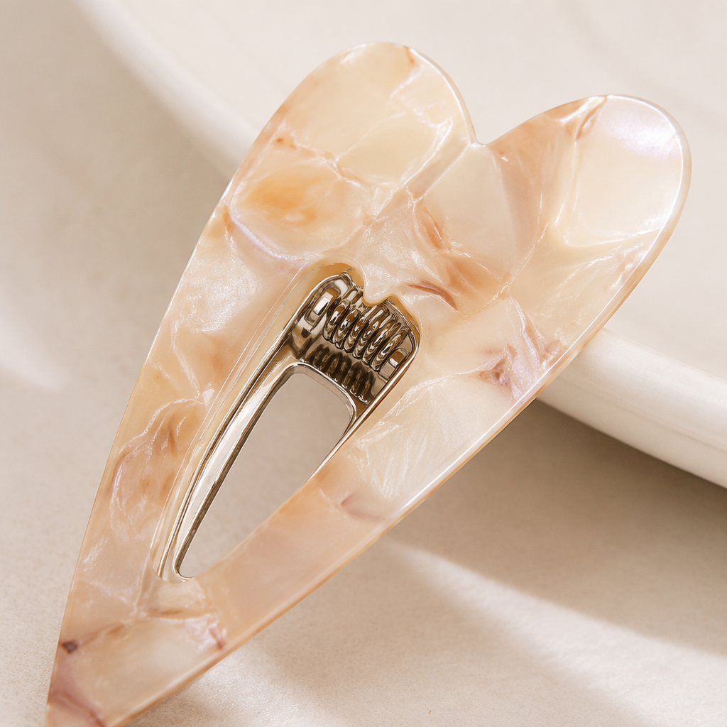 Heart-shaped acetate hair clips are fashionable, simple and versatile accessories Application Scenario