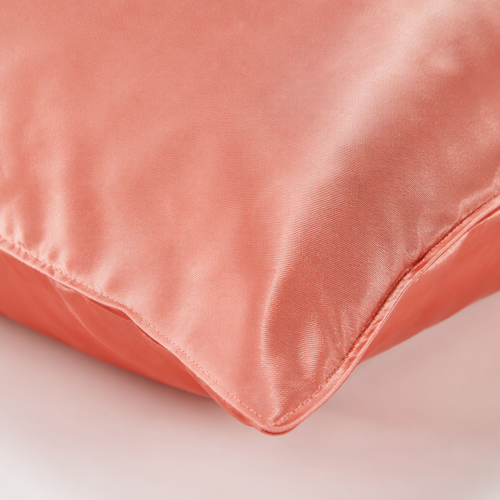 The pink silk pillowcase pillow is skin-friendly, smooth, breathable and suitable for all seasons Application Scenario