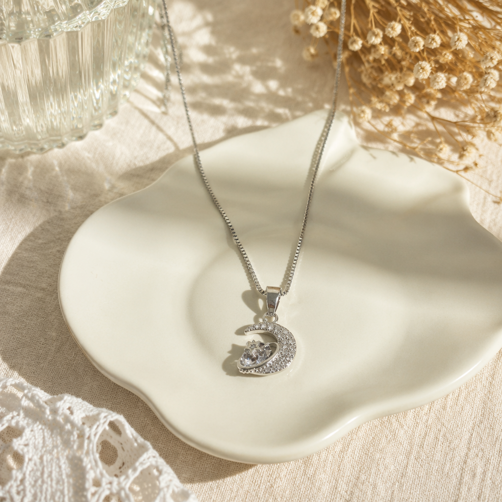 Silver alloy moon and star pendant necklace, fashionable, simple and versatile collarbone chain details Picture