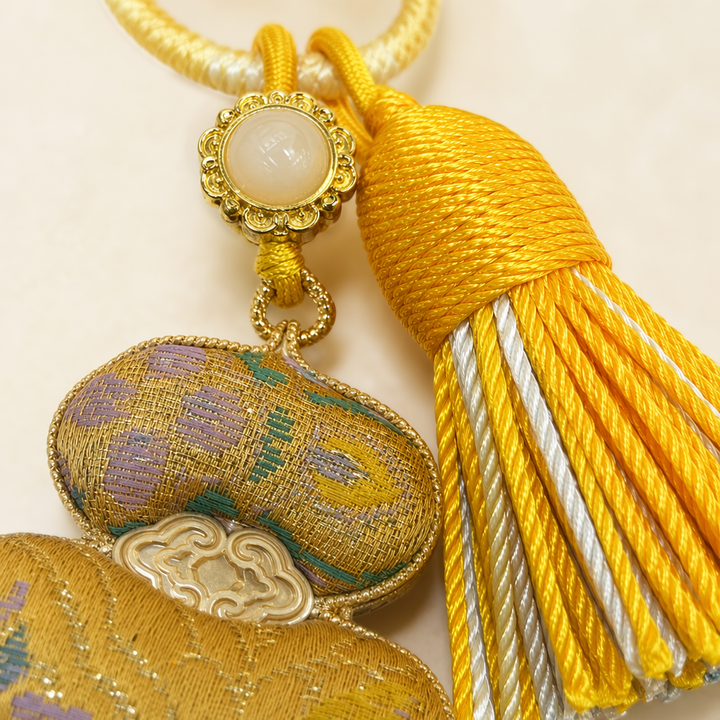 Golden gourd pendant, metal pendant, home feng shui decoration, new Chinese-style decoration Application Scenario
