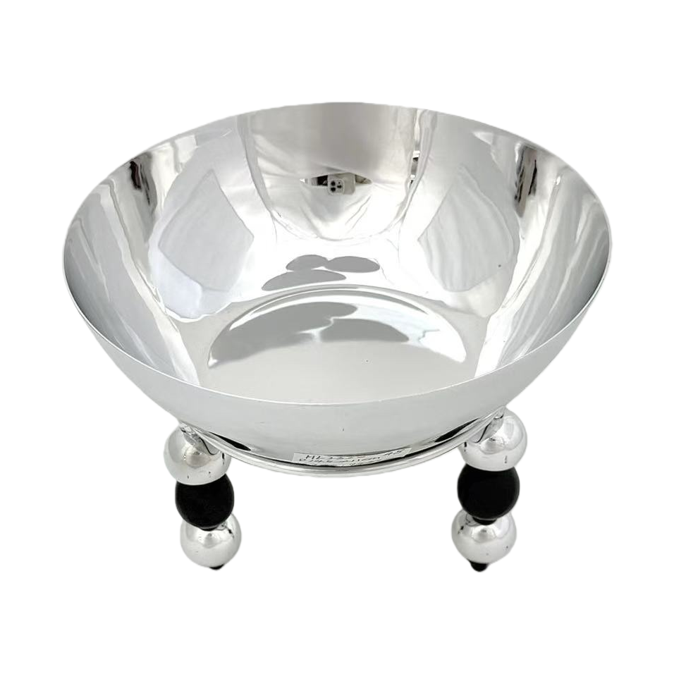 ويشكِّل الوعاء الفضي الوعاء الفضي ثلاثة اقدام لدعم الزينة الكروي للصور الفضية Item Picture