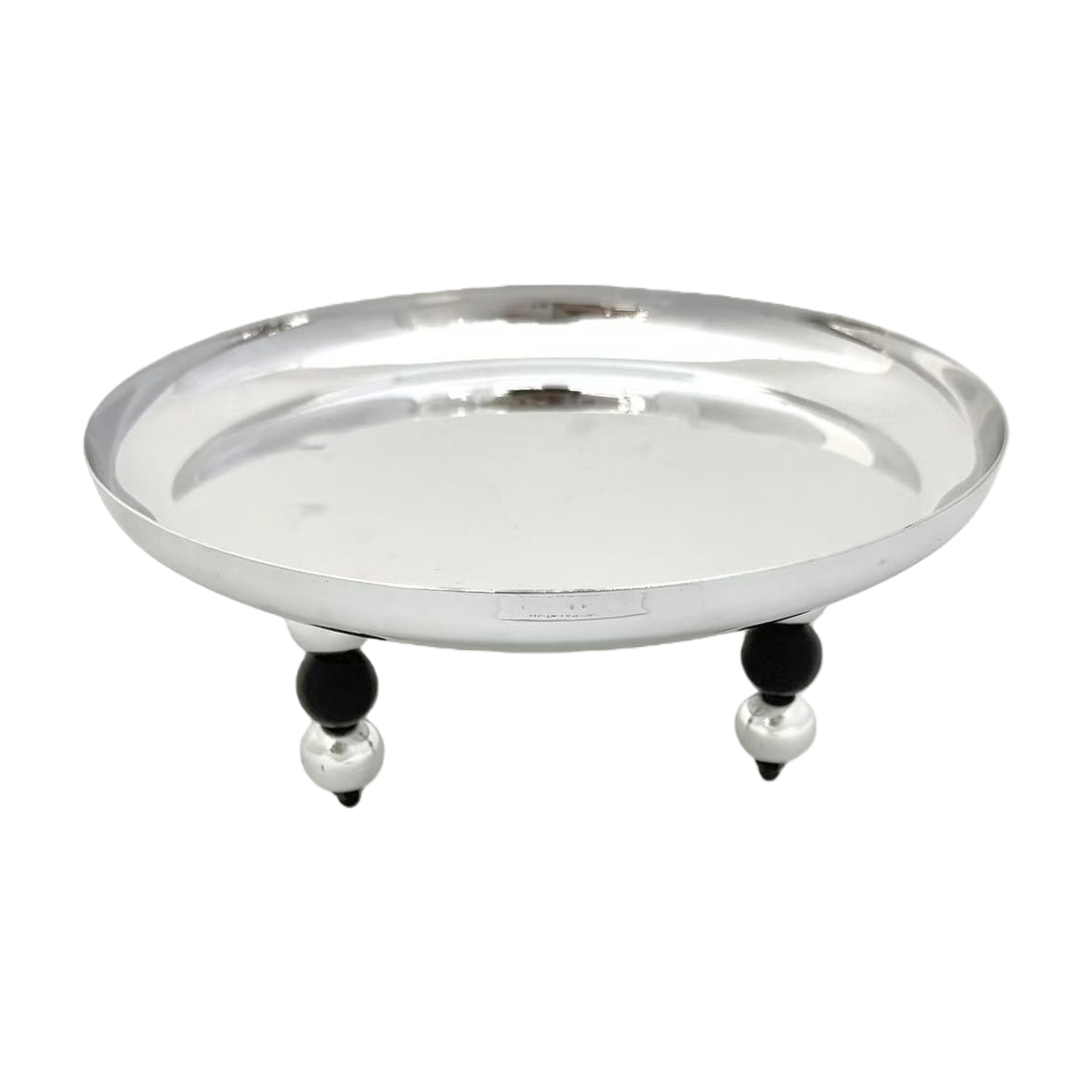دائرة فضية ذات شكل دائري مزخرف باللون الأسود والأبيض Item Picture