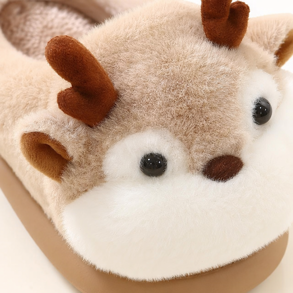 The plush deer head home slippers are cute and warm. The indoor cotton slippers are unisex Application Scenario