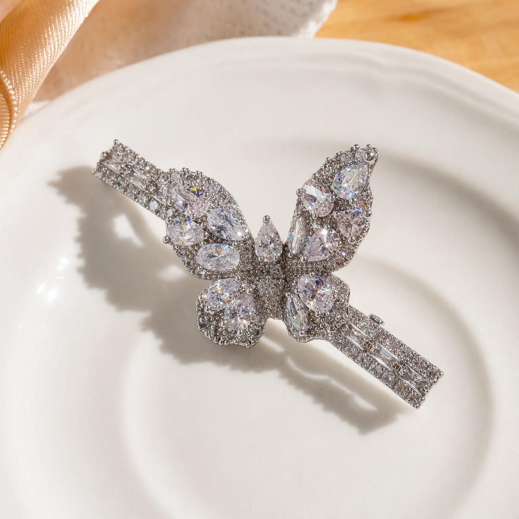 Silver diamond-encrusted butterfly-shaped hairpins are fashionable and elegant headwear for ladies details Picture