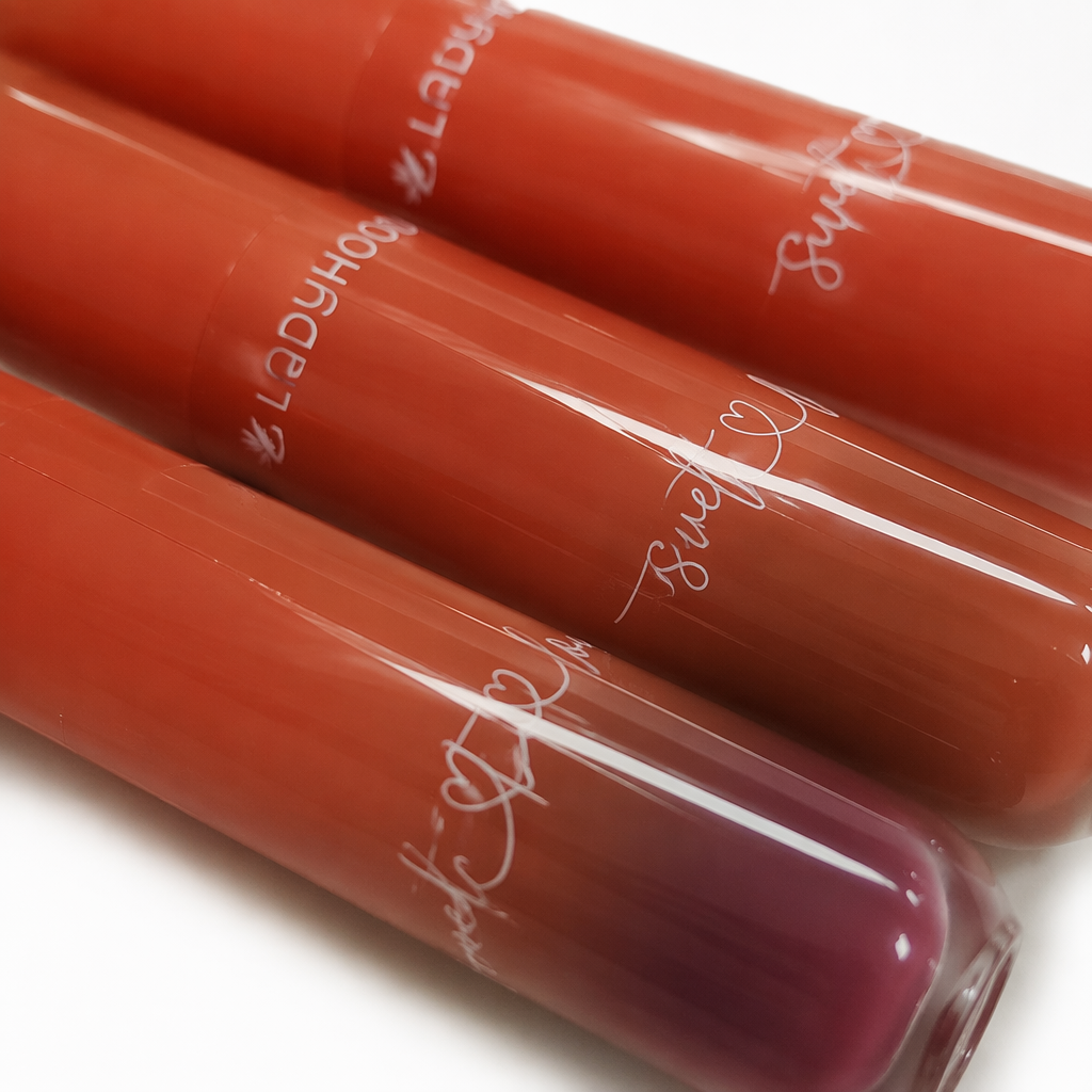 Orange gradient lip gloss in three-piece set, hydrating, color-developing, long-lasting, matte finish Application Scenario