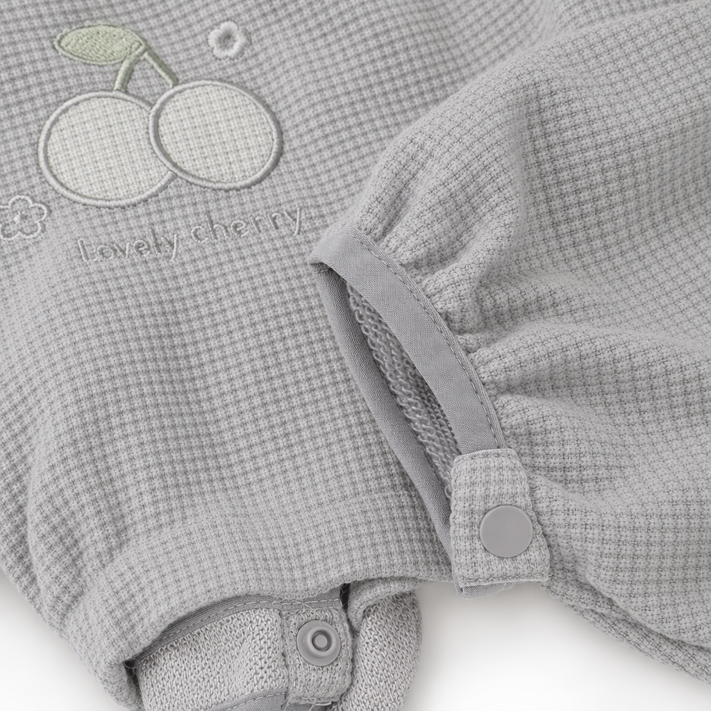 The grey cherry-patterned sleeve guards are fashionable and anti-slip, suitable for both home and office use Application Scenario