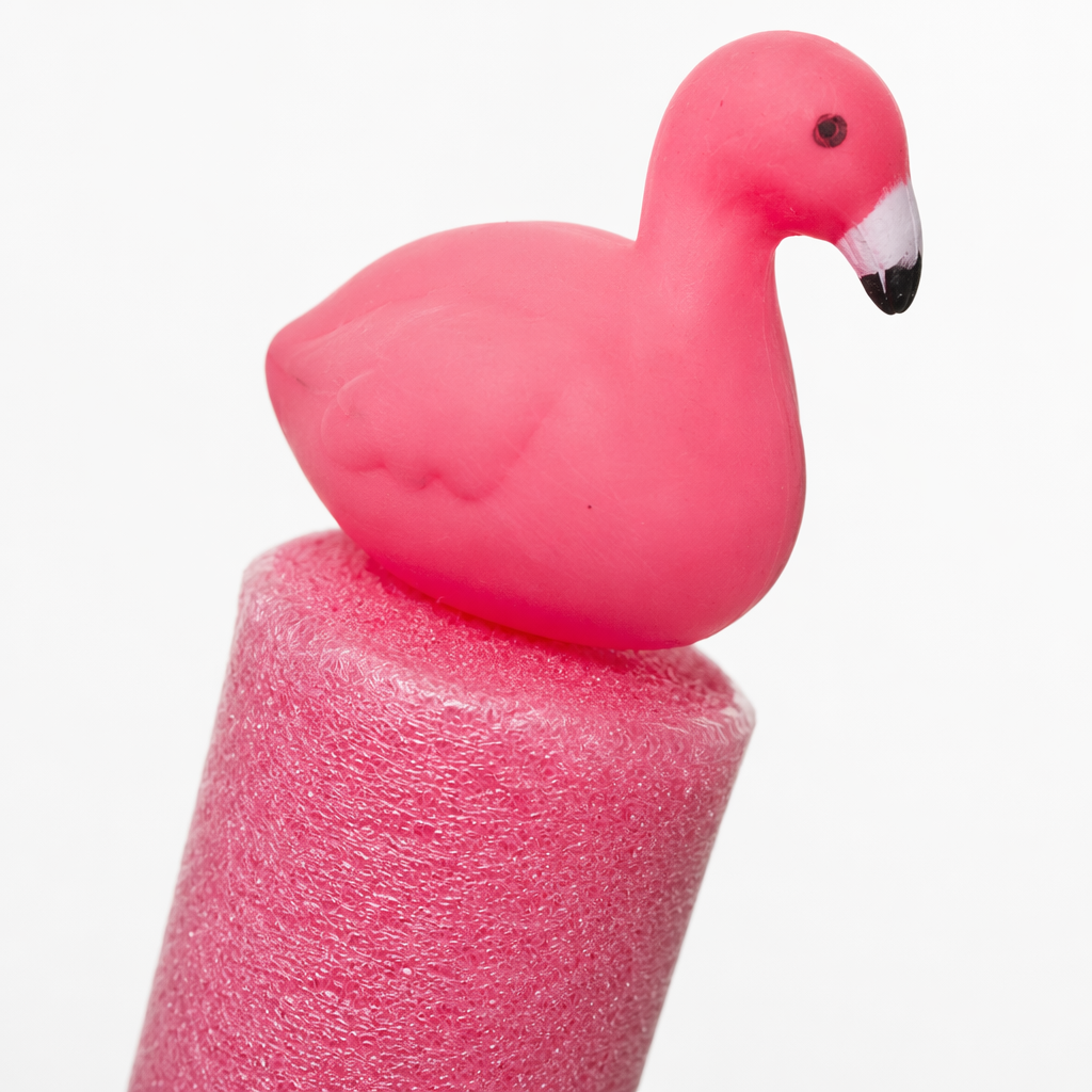 Pink flamingo shaped toy water gun, children's summer water play spray gun, cute and fun water play Application Scenario