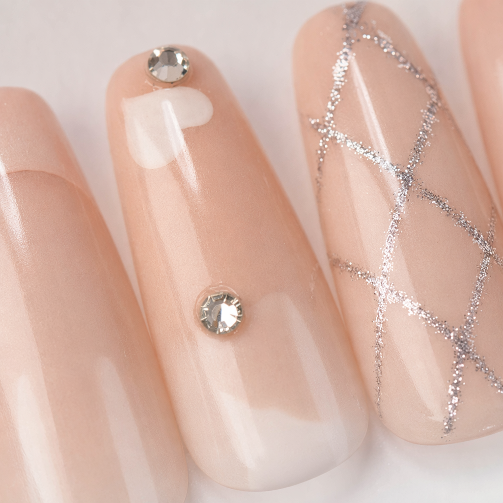 The pink French nail care set includes nail polish polishing tools and a full set of nail care supplies Application Scenario