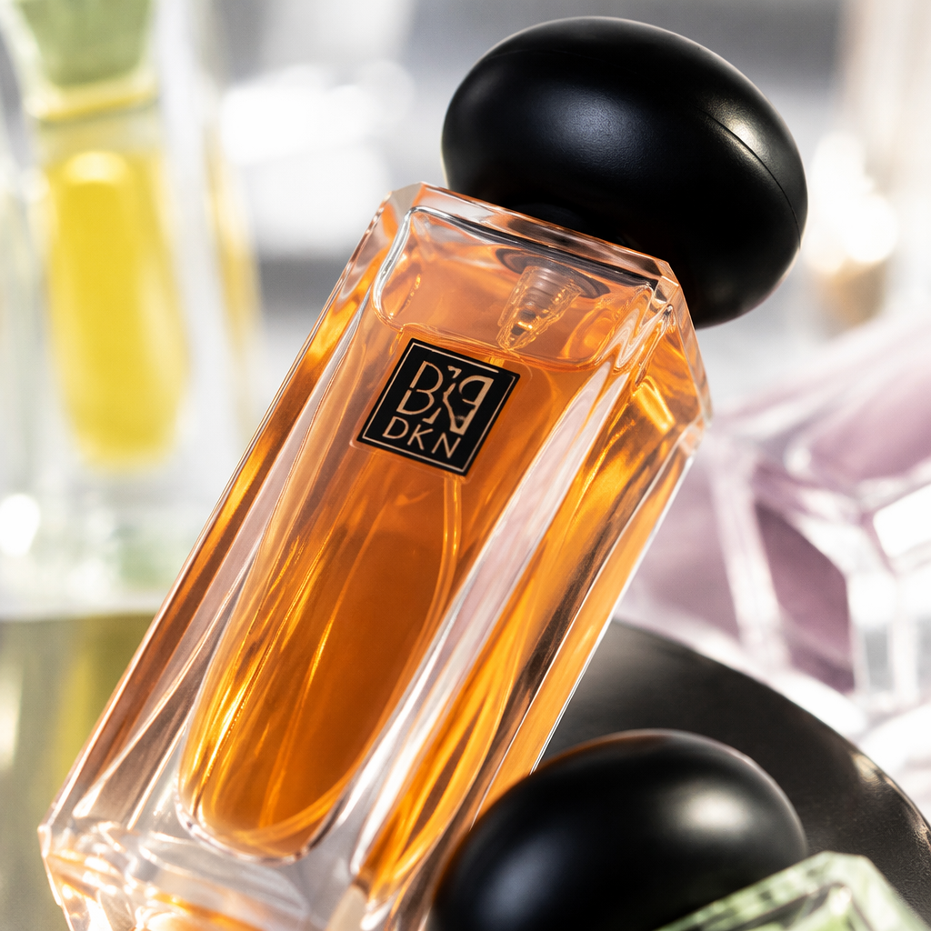 وتخدم العطور النساء، الجلد، المكياج Specification image