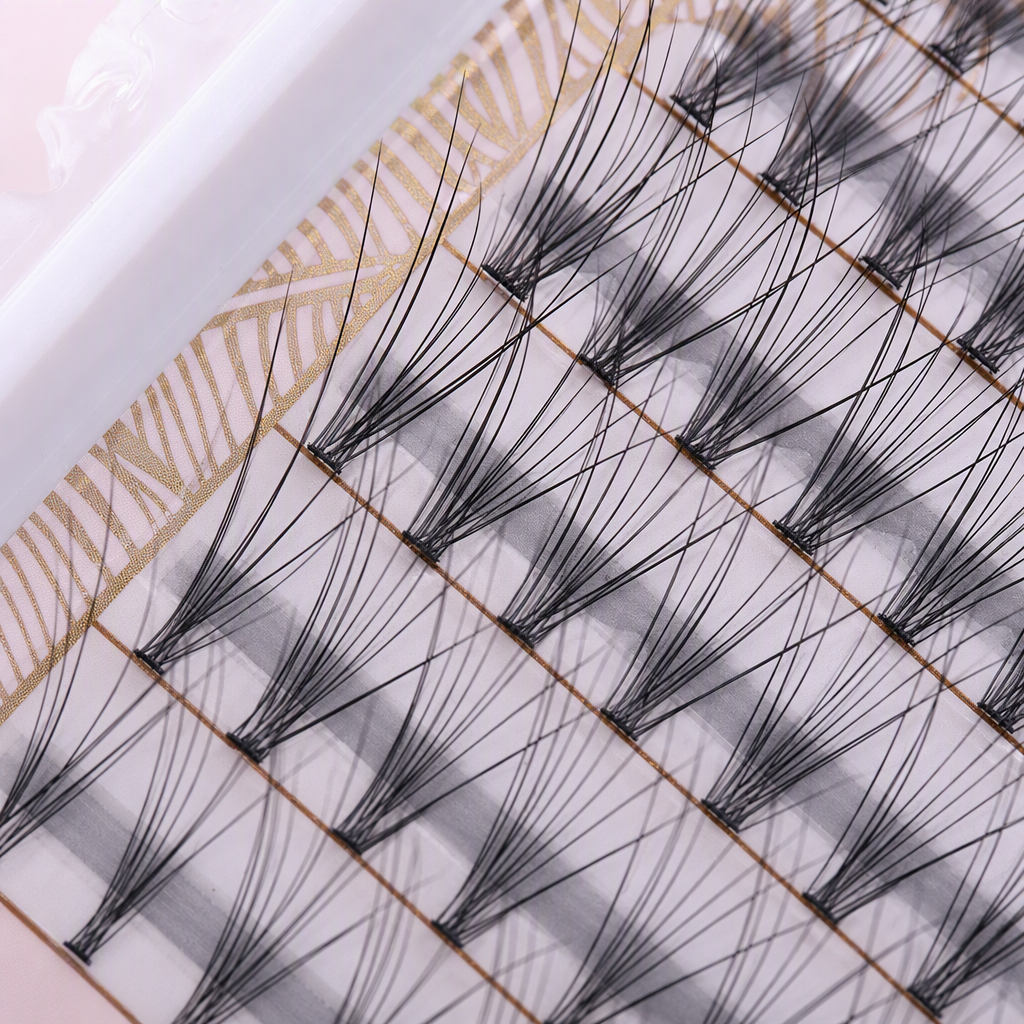 The faux silk false eyelashes are light, breathable and a special beauty tool for daily commuting