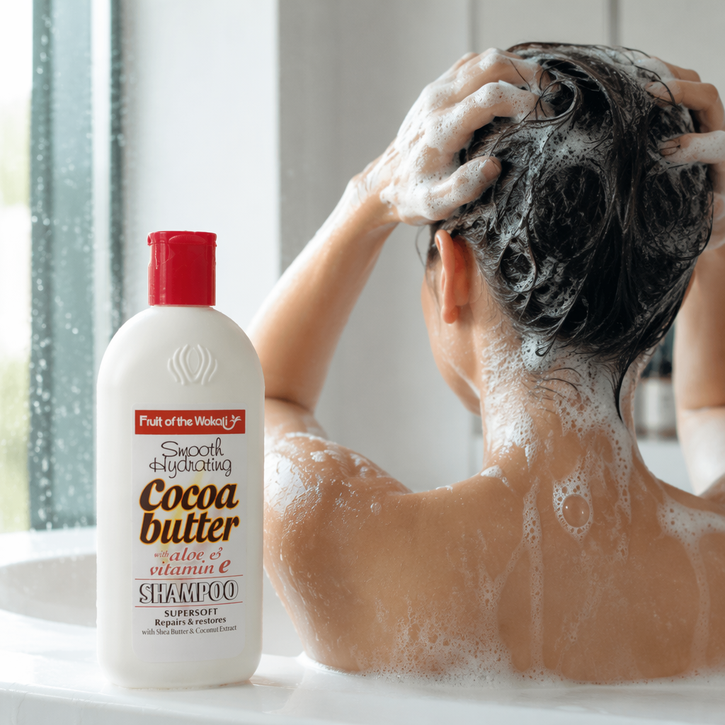 Un cuidado casero claro champú especial para el cabello suaviza y nutre el cuero cabelludo limpio