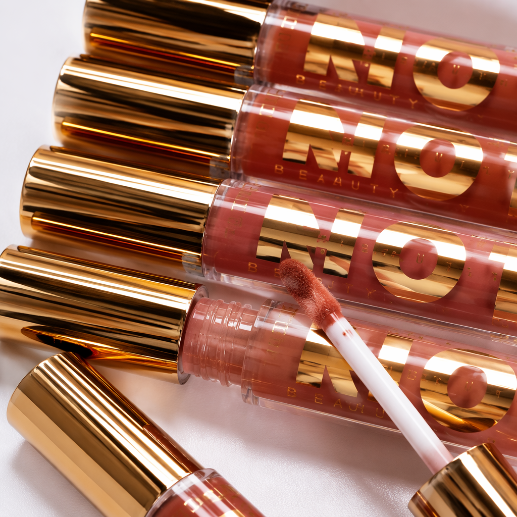 The golden bottle cap lip gloss arrangement set is long-lasting, moisturizing and does not dry out Application Scenario