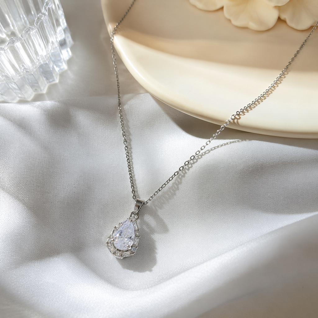 Silver teardrop-shaped crystal pendant necklace details Picture