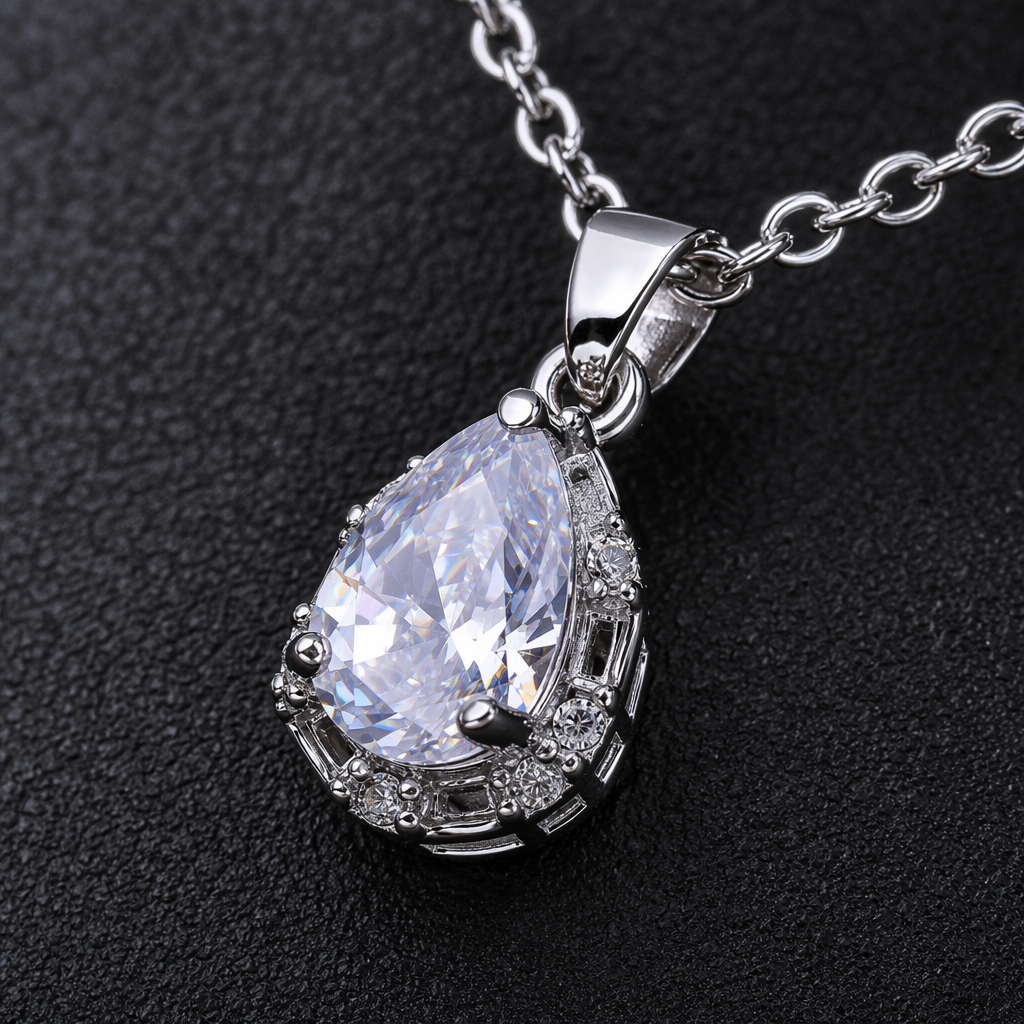 Silver teardrop-shaped crystal pendant necklace Application Scenario