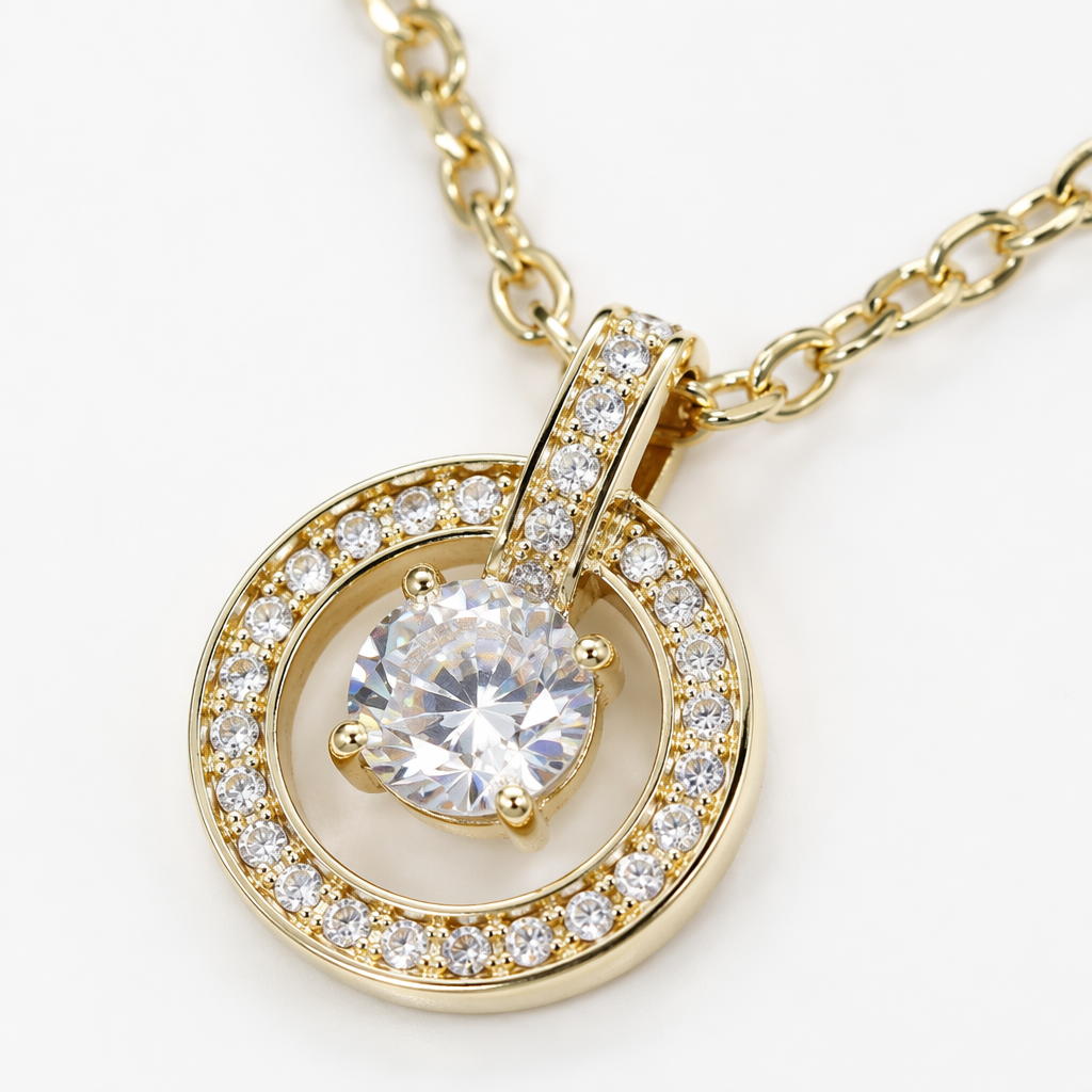 Collar redondo dorado con diamantes gran joya central transparente anillo exterior pequeño diamante cadena fina Application Scenario