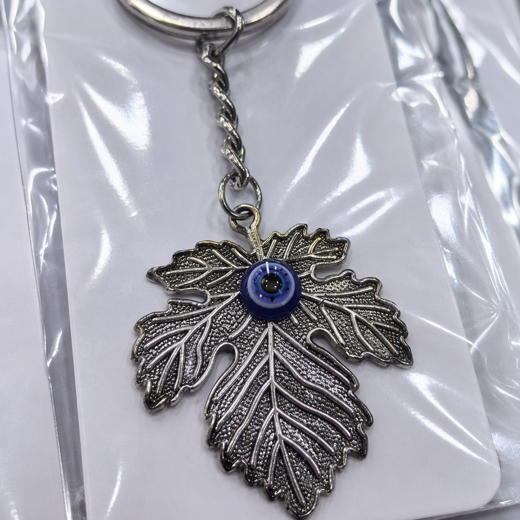 Forma de hoja de uva plata llavero corazón de hoja ojos azules adornos de cuentas anillos de metal torsión cuerda cadena tarjeta blanca bolsa transparente Application Scenario