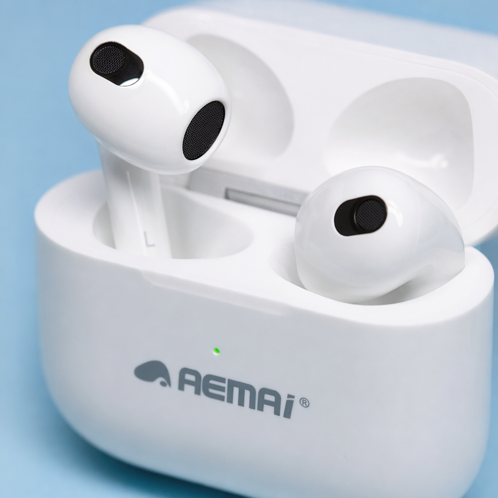 High-quality white earphone storage box, portable earphone packaging box, simple and fashionable earphone protective case, storage bag Application Scenario