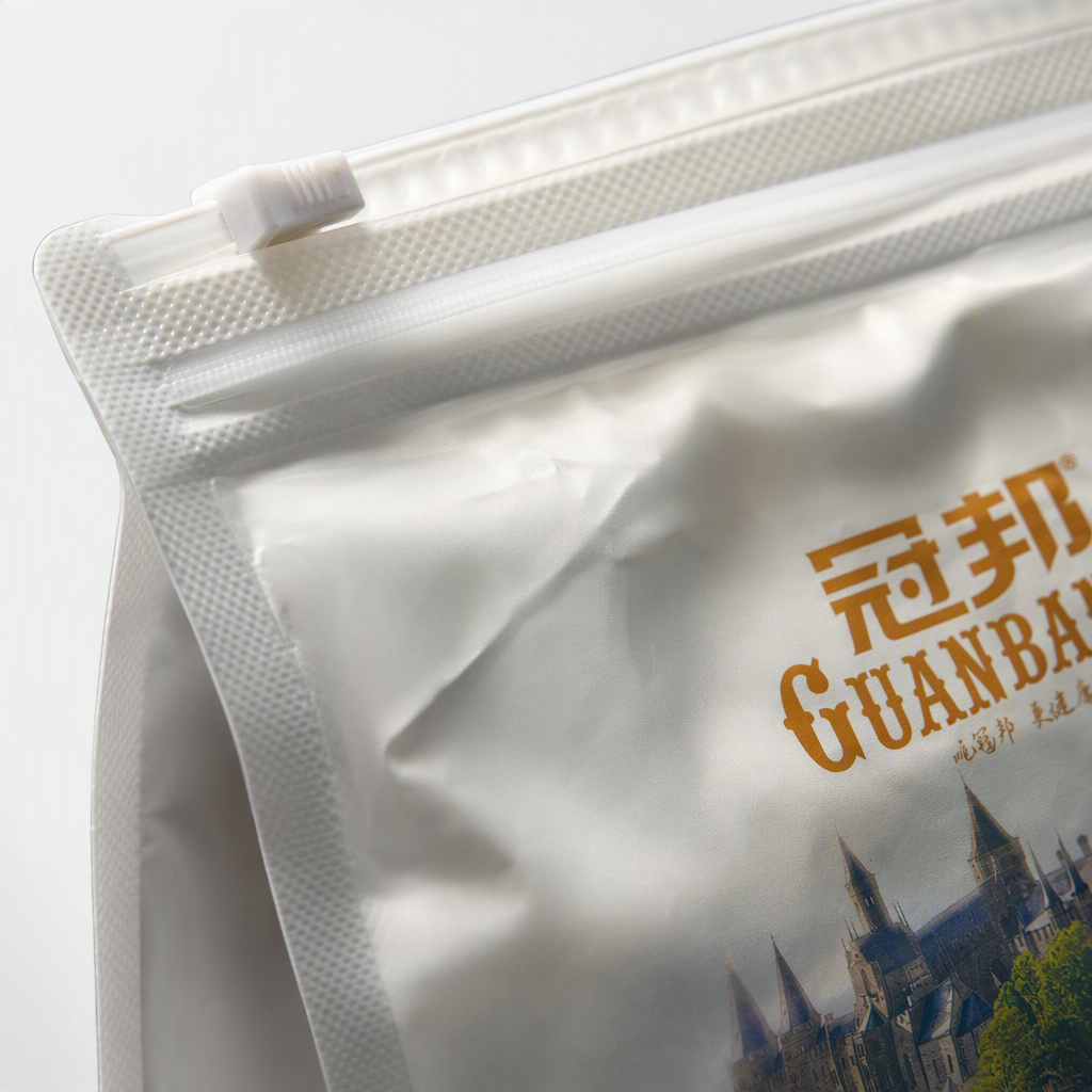 High-quality cat food, white packaging bags, pet snacks, dry food, special packaging bags for cats, durable and large-capacity bags Application Scenario