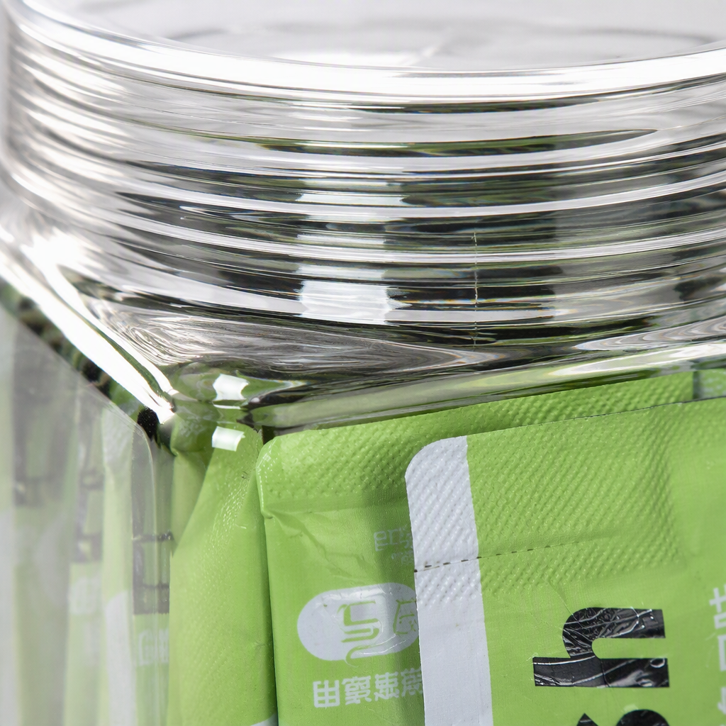 Natural green packaging pet snacks, healthy and nutritious. Delicious snacks specially designed for dogs and cats with free shipping Application Scenario