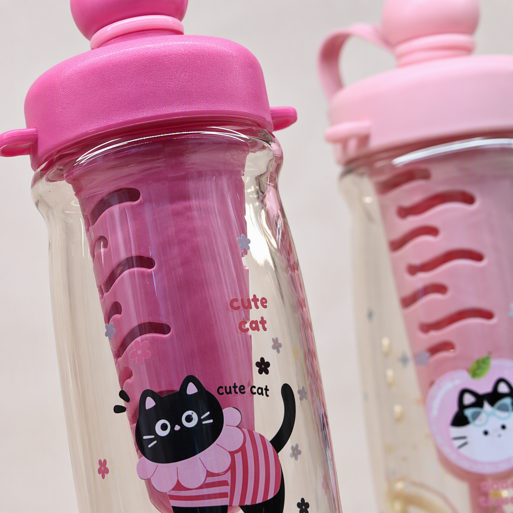 Creative and colorful cartoon pattern water cups, children's portable leak-proof water bottles with straws, summer new products for students Application Scenario