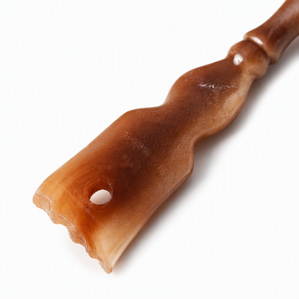 Natural brown bambus-jointed handle, scratch-resistant, hand-held, anti-slip, household pet insect-removing and anti-itch scratch-relieving tool Application Scenario