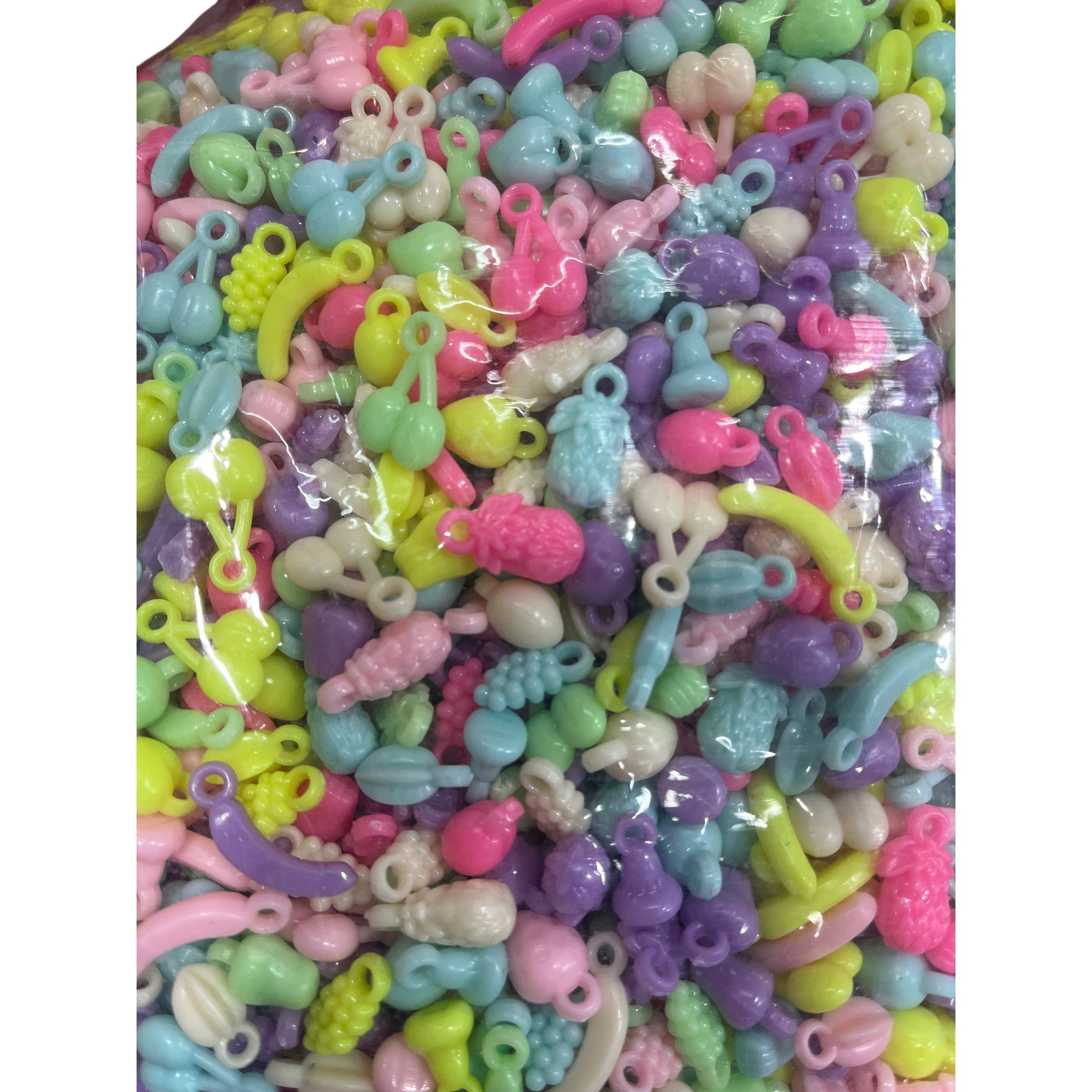 Colgante de plástico colorido de forma de fruta colgante creativo de dibujos animados decoraciones de regalo para niños divertidos colgantes Item Picture