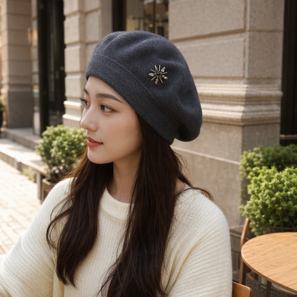 Fashionable knitted hats are warm and versatile. They are must-have trendy styles for men and women's casual hats and headscarves in autumn and winter Application Scenario