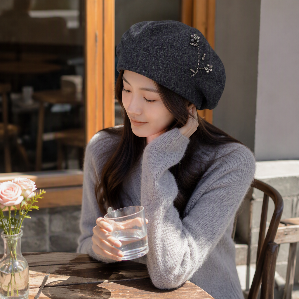 Fashionable knitted hats are warm and versatile. Winter hats and headscarves are trendy and casual for both men and women. Soft and comfortable for autumn and winter Application Scenario