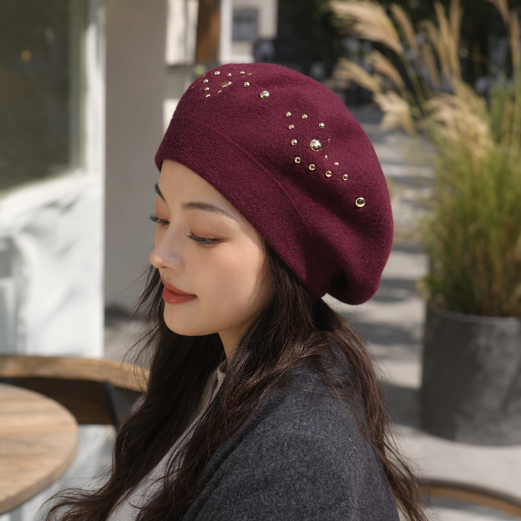 Fashionable knitted hats are versatile and warm for both men and women. Winter hats and headscarves are new trendy and casual styles for autumn and winter, available in multiple colors Application Scenario